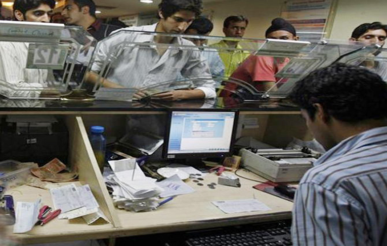 1 अप्रैल से देश में ये 7 बदलाव: SBI में एसोसिएट 6 बैंकों का विलय , दुनिया के टॉप 50 में शामिल हुआ