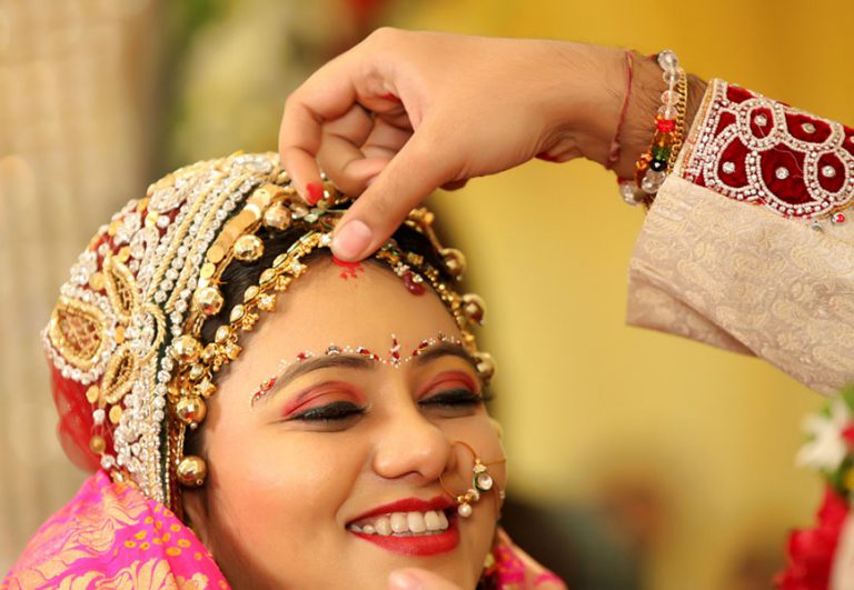 जानिये किस तरह से सिन्दूर लगाने से पति की नहीं होती अकस्मात मृत्यु