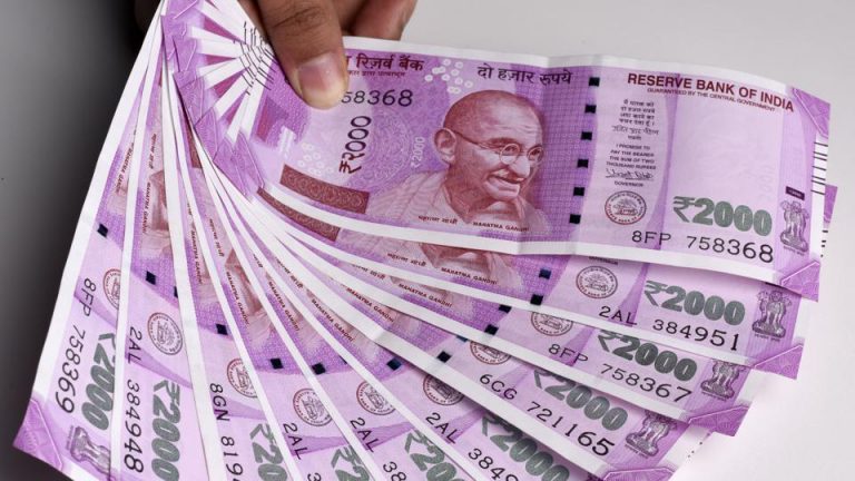 अब नए सुरक्षा फीचर वाले 200 रुपये के नोट लाने की तैयारी: सूत्र