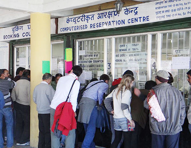 30 जून तक ऑनलाइन रेलवे टिकट बुक कराने पर कोई सर्विस चार्ज नहीं