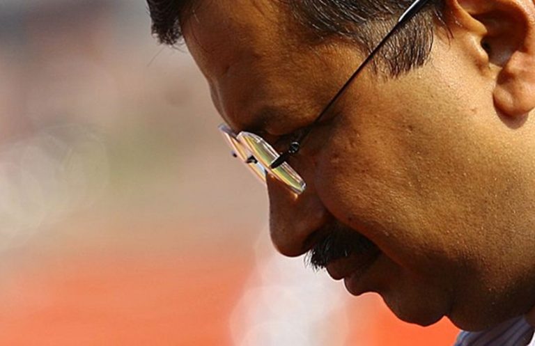 कालाधन छुपाने के मामले में केजरीवाल के AAP पर  30 करोड़ का जुर्माना