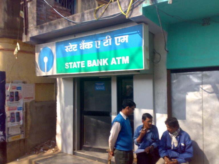 SBI ने ATM ट्रांजैक्शंस फी बढ़ाने के अफवाह का किया खंडन