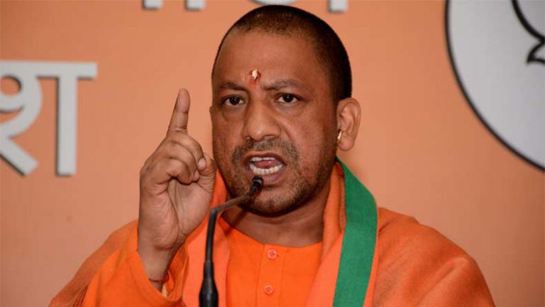 CM योगी ने बिल्डरों को दी चेतावनी- तय वक्त पर घर नहीं देने पर जब्त होगी संपत्ति