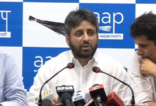 आम आदमी पार्टी के PAC से अमानतुल्ला ने दिया इस्तीफा