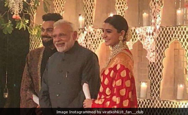 विराट-अनुष्का का विराट रिसेप्शन, आशीर्वाद देने पहुंचे प्रधानमंत्री मोदी