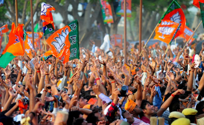 दिल्ली MCD : खिला कमल , टूटी झाड़ू