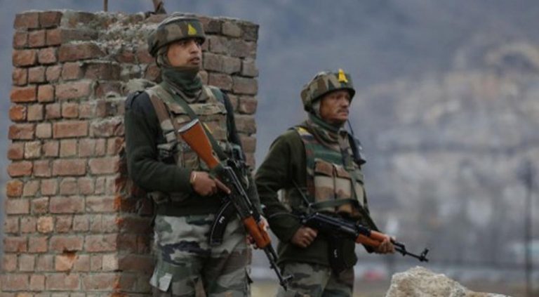 कश्मीर में सेना ने लश्कर के 3 आतंकियों को मार गिराया, एक मेजर जख्मी