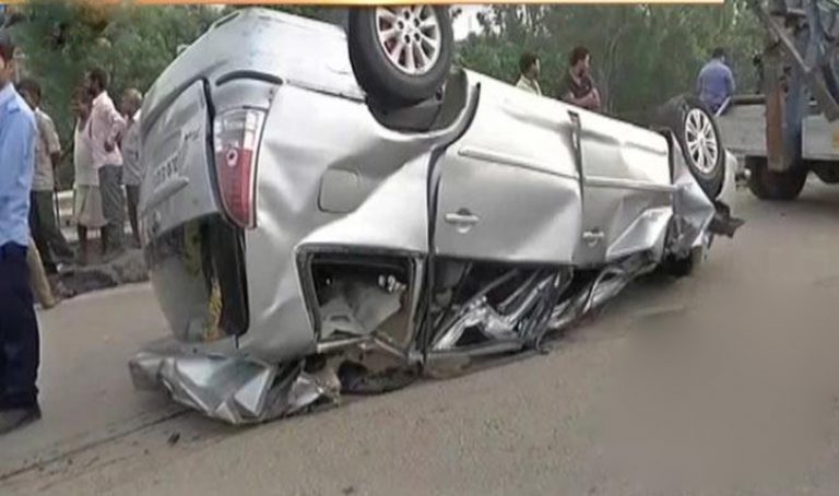 दिल्ली : डंपर-इनोवा की टक्कर में एक ही परिवार के 5 लोगों की मौत