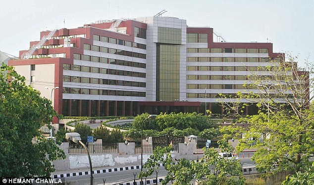 दिल्ली सचिवालय पर CBI ने मारा छापा
