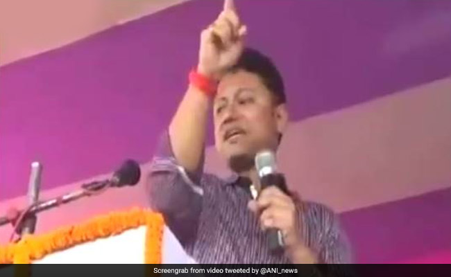 बिहार: बीवी बेच दो अगर शौचालय बनवाने के लिए पैसे नहीं है – डीएम कंवल तनुज