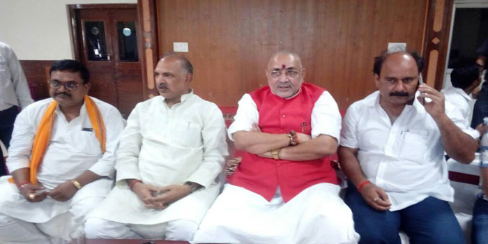 सात निश्चय के नाम पर नीतीश अपनी ब्रांडिंग कर रहे – गिरिराज सिंह
