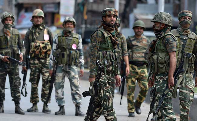 जम्मू-कश्मीर में 6 आतंकी हमले में 12 सुरक्षाकर्मी घायल, रेड अलर्ट