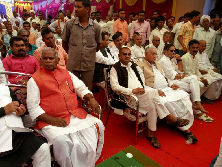 राजद नेता स्व. मुंद्रिका यादव के सर्वधर्म प्रार्थना सभा में पहुंचे पूर्व सांसद डॉ. जगदीश शर्मा