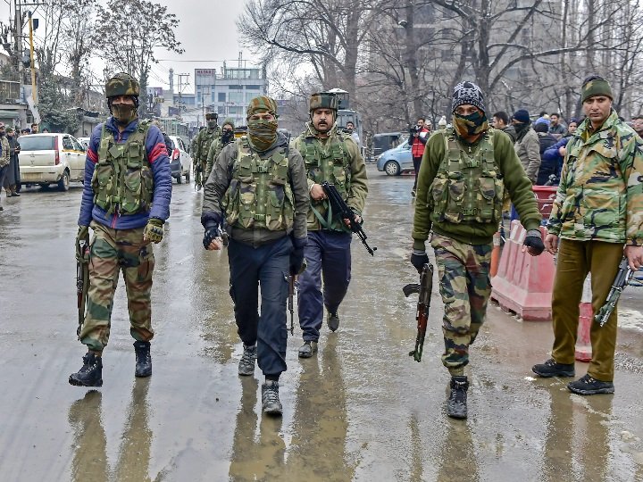 भारी बर्फबारी के बीच जम्मू-कश्मीर में 24 घंटे में 5 आतंकी ढेर