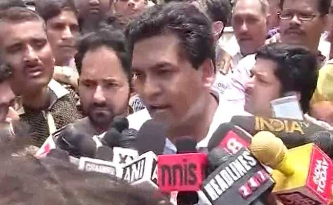 केजरीवाल ने सत्येंद्र जैन से लिए 2 करोड़ : बागी कपिल मिश्रा
