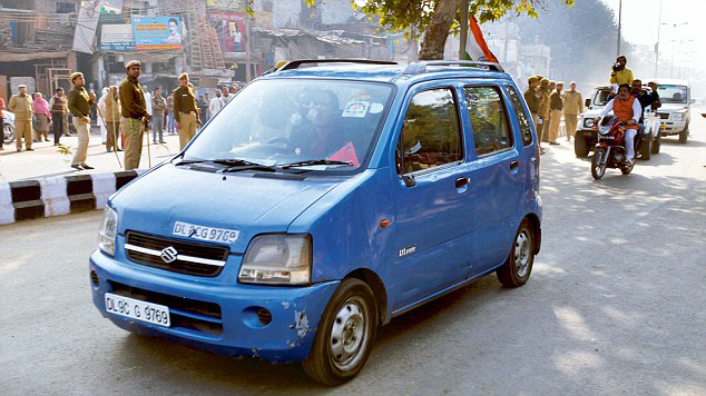 दिल्ली के मुख्यमंत्री अरविंद केजरीवाल की कार सचिवालय के पास से हुई चोरी