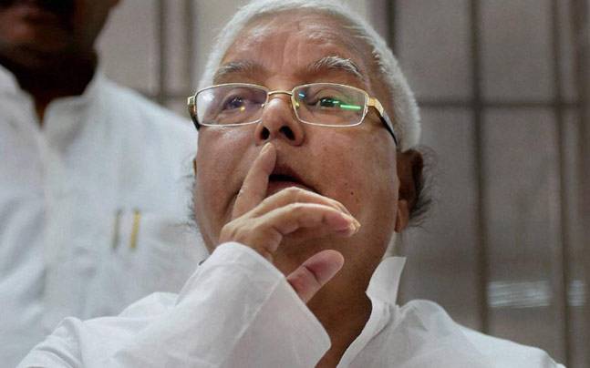 लालू एंड फैमिली पर CBI केस, 12 जगहों पर छापेमारी, नीतीश ने बुलाई बैठक