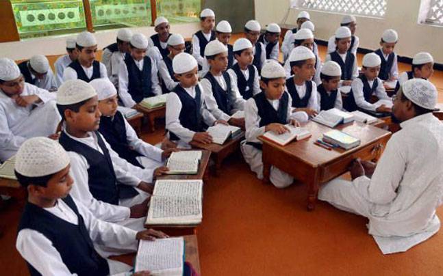 यूपी में ऑनलाइन जानकारी न देने वाले 2682 मदरसों की मान्यता हो सकती है रद्द