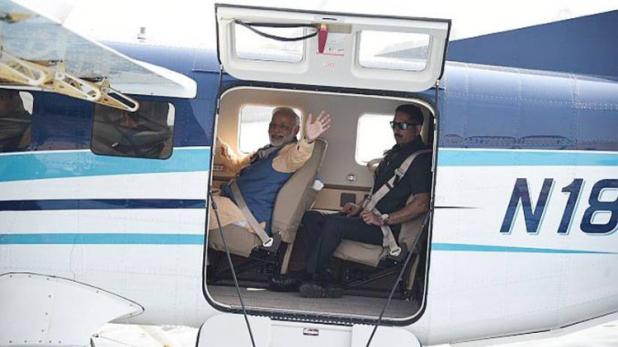 सी-प्‍लेन से धरोई डैम पहुंचे पीएम मोदी