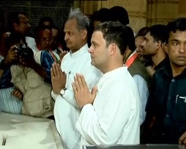 राहुल गांधी ने सोमनाथ मंदिर के विजिटर बुक में खुद को गैर हिंदू लिखा