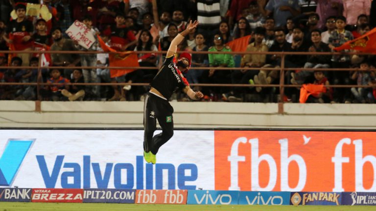 #IPL10: रॉयल चैलेंजर बेंगलुरु ने गुजरात लायंस को 21 रनों से हराया