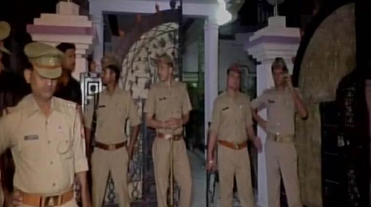 UP के सीतापुर में एक कारोबारी की पत्नी और बेटे समेत गोली मारकर हत्या