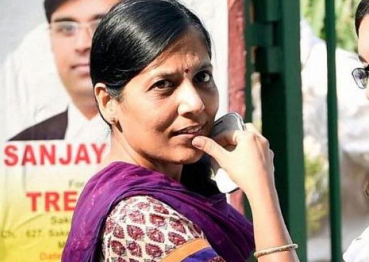 केजरीवाल की पत्नी ने कपिल मिश्रा को बताया विश्वासघाती